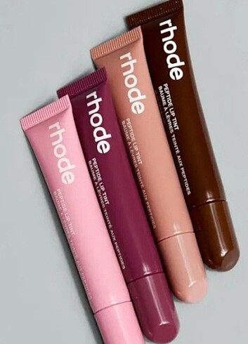 Yarı fiyatına/Rhode lipbalm / sıfır ürün /tekli fiyat 