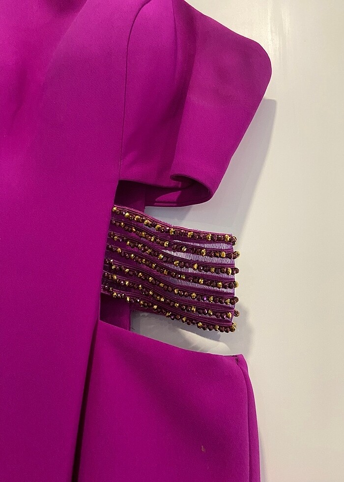 Fuşya halter yaka işlemeli uzun abiye - Görsel 3