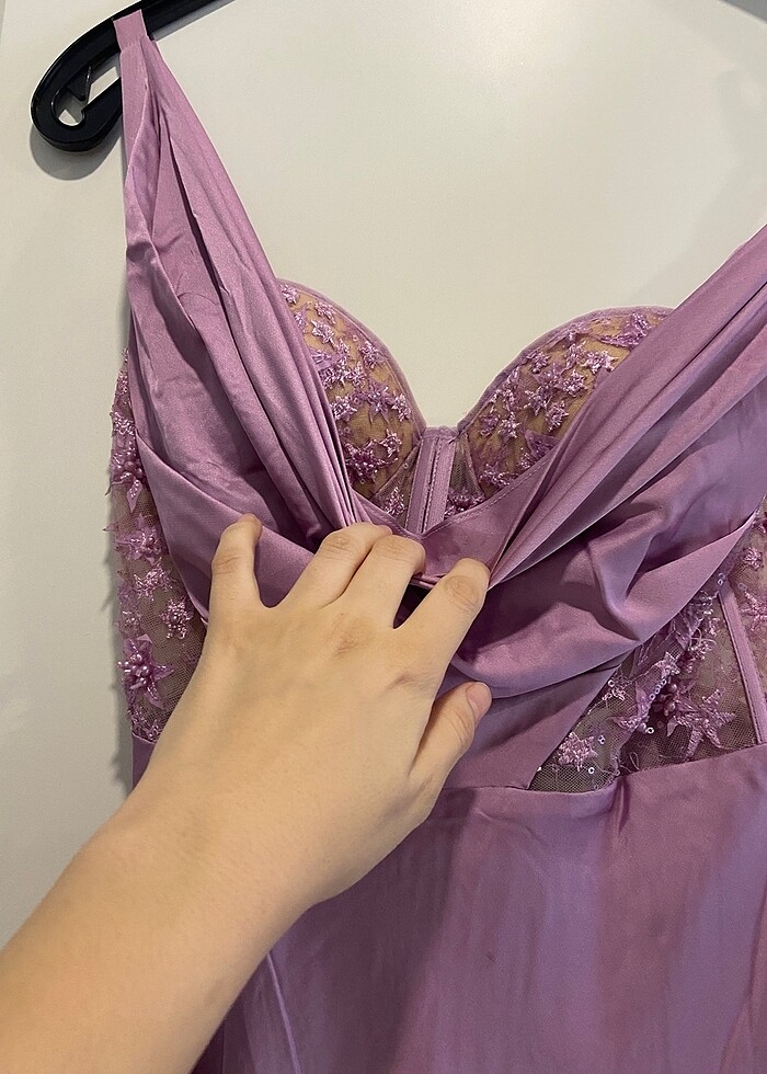 Lila-pembe işlemeli transparan uzun abiye elbise - Görsel 5