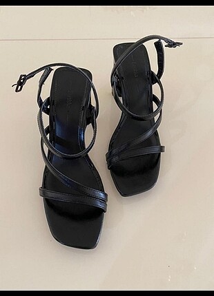 bershka 36 numara sandalet