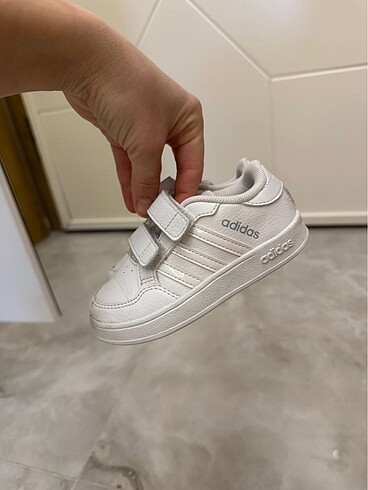 23 Beden Adidas çocuk ayakkabısı