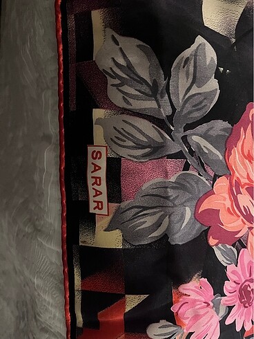 Sarar Sarar marka ipek eşarp