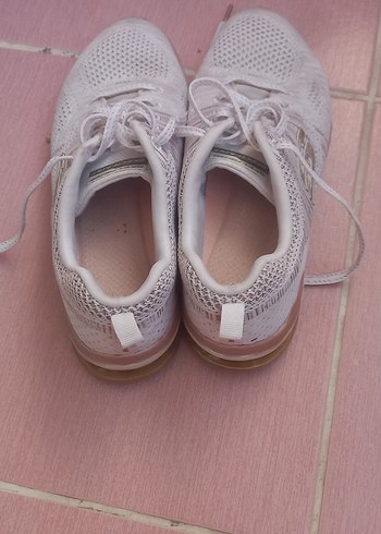 Skechers Beyaz Bağcıklı Kadın Spor Ayakkabı