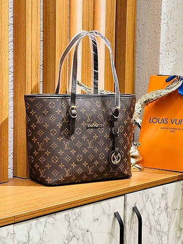 Louıs vuitton kol çantası