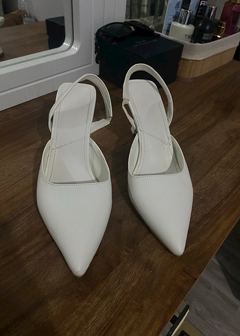 Beyaz Stiletto Topuklu Kadın Abiye Ayakkabı