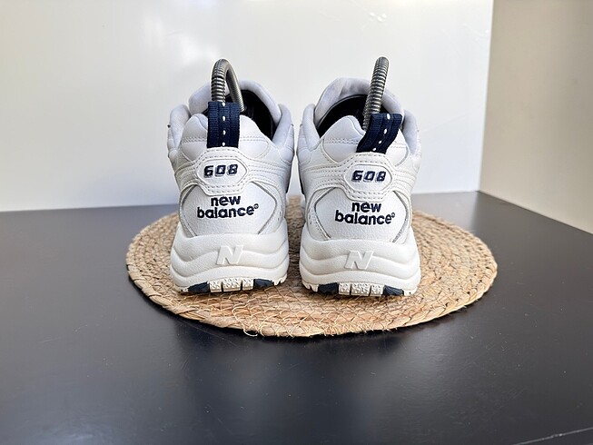 43 Beden beyaz Renk Orginal NEWBALANCE 608