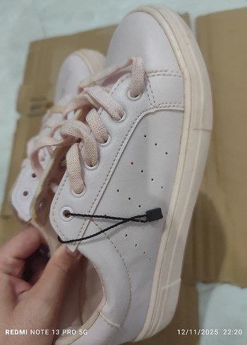 Pembe Bağcıklı Kadın Spor Ayakkabısı - Görsel 2