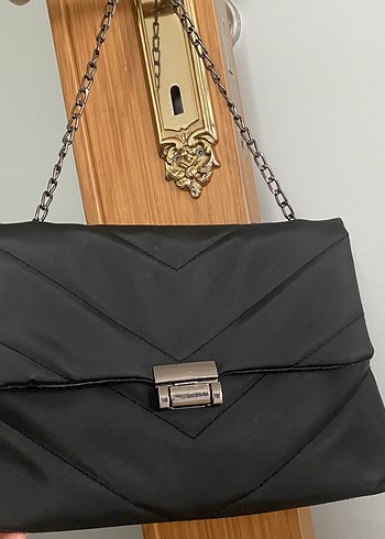 Siyah Parlak Tokalı Kadın Çanta - Görsel 4