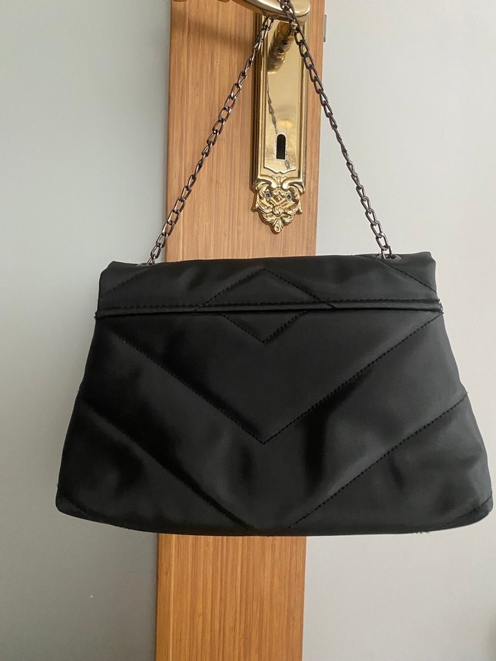 Siyah Parlak Tokalı Kadın Çanta - Görsel 2