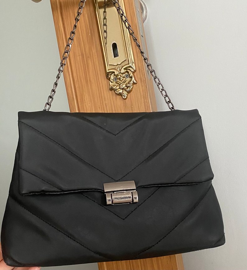 Siyah Parlak Tokalı Kadın Çanta - Görsel 4