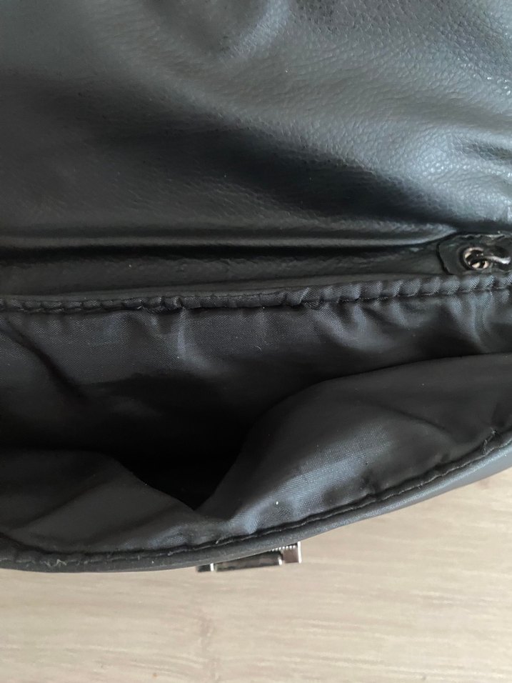 Siyah Parlak Tokalı Kadın Çanta - Görsel 3