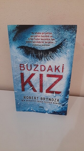 Buzdaki kız