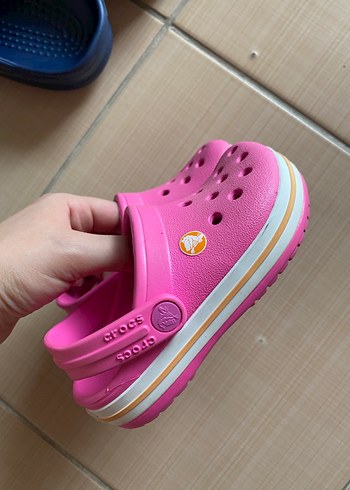 Crocs Kız Çocuk Pembe Cırt Cırtlı Terlik