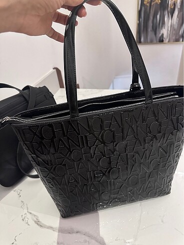 Armani Exchange büyük omuz çantası