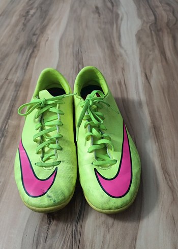 Nike Erkek Yeşil Futbol Ayakkabısı 37 numara.