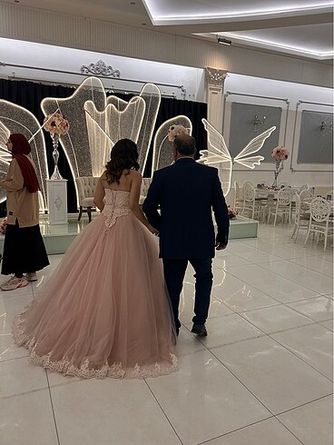 Nişan elbisesi