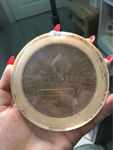 Revolution mega bronzer