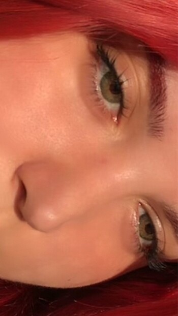 Yeşil-ela lens