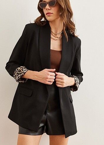 Kadın Siyah Astarı Leopar Desenli Blazer Ceket