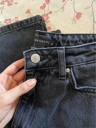 mom jean