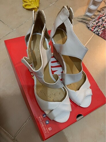 39 Beden beyaz Renk Nine west