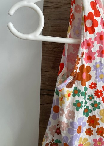 Çiçek Desenli Kolsuz Kız Elbisesi - Görsel 3