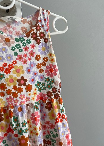 Çiçek Desenli Kolsuz Kız Elbisesi - Görsel 6