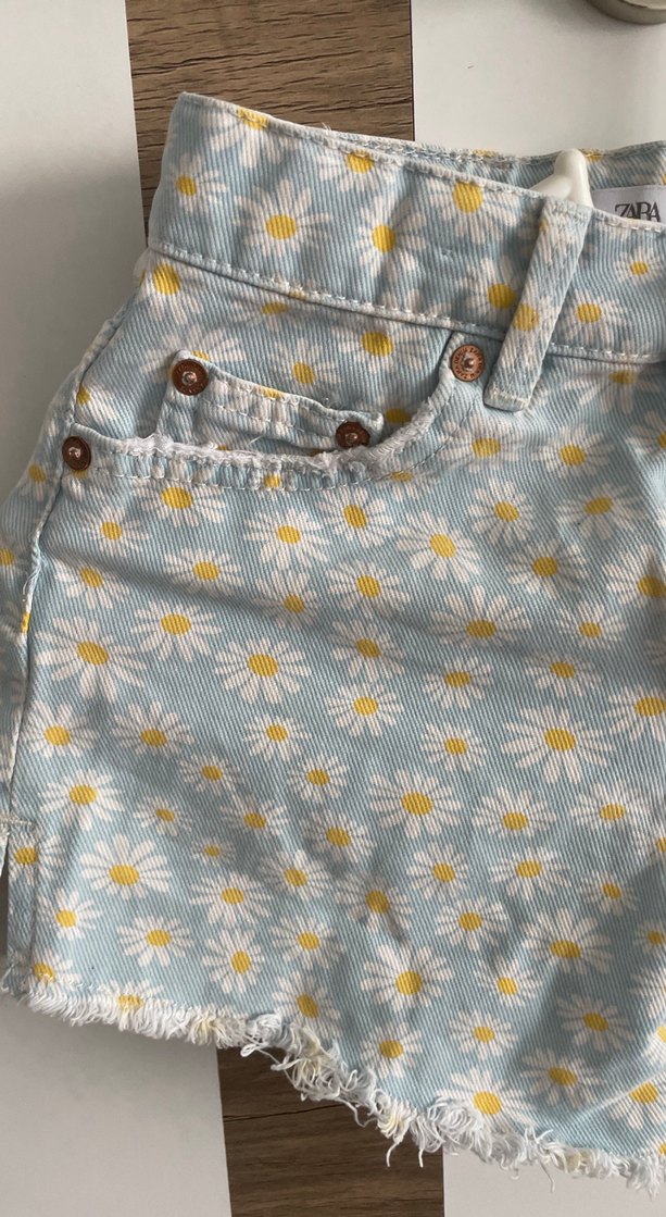 Mavi Çiçek Desenli Mini Kot Şort - Görsel 2