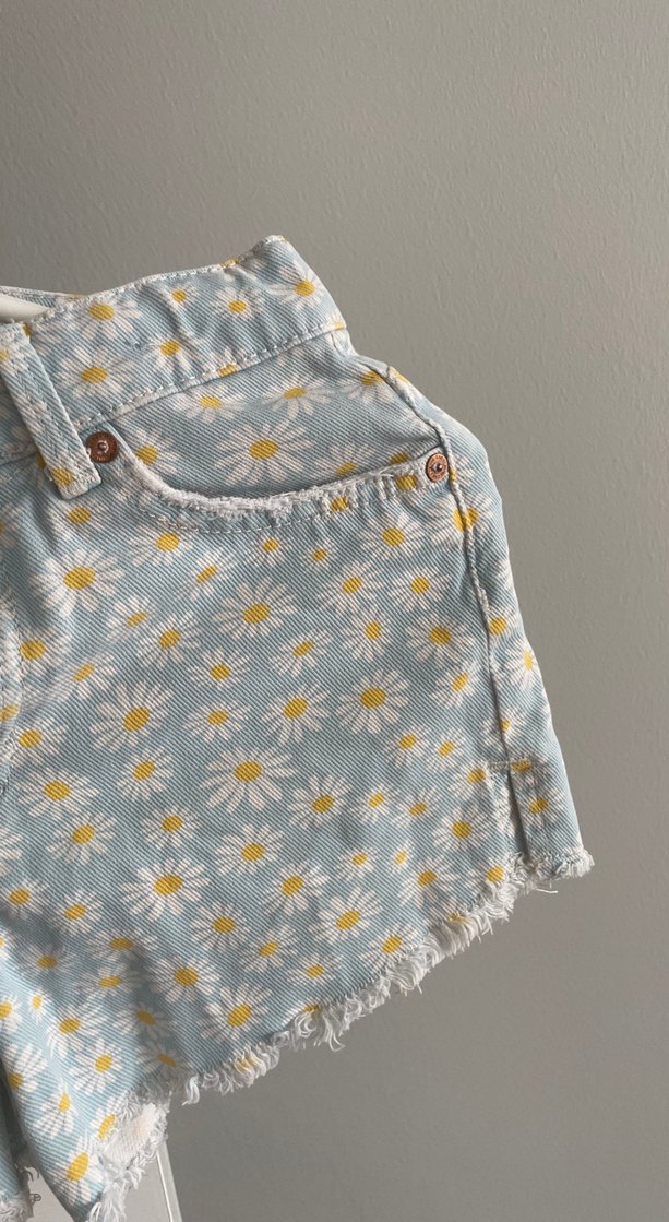 Mavi Çiçek Desenli Mini Kot Şort - Görsel 4