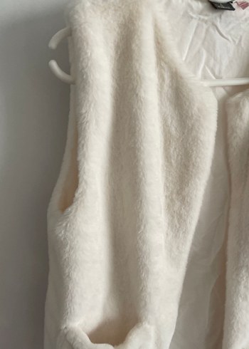 Beyaz Kürklü Kadın Yelek - Görsel 3