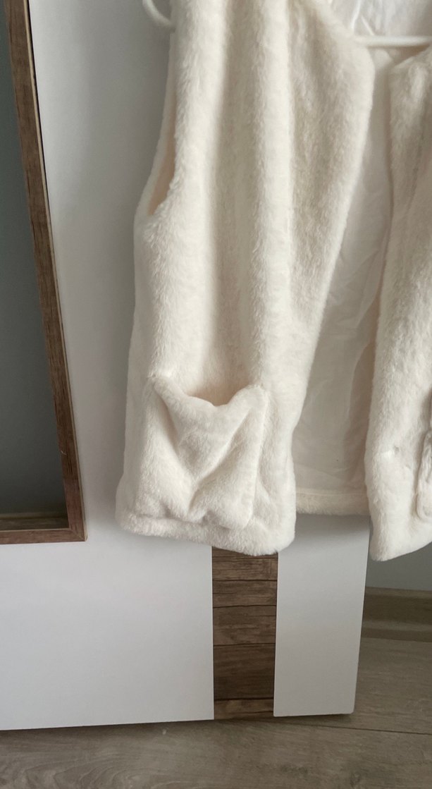 Beyaz Kürklü Kadın Yelek - Görsel 2