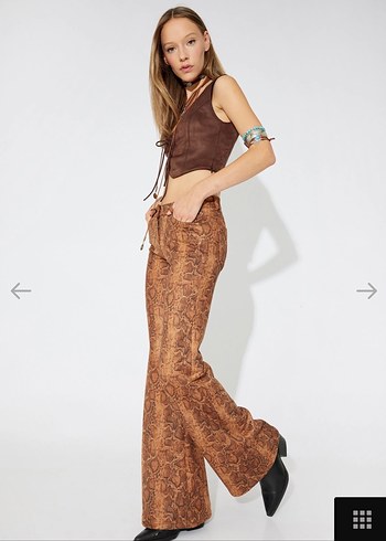 Kahverengi Yılan Desenli Deri İspanyol Paça Pantolon - Görsel 4