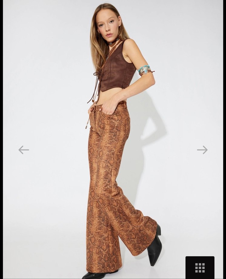 Kahverengi Yılan Desenli Deri İspanyol Paça Pantolon - Görsel 4