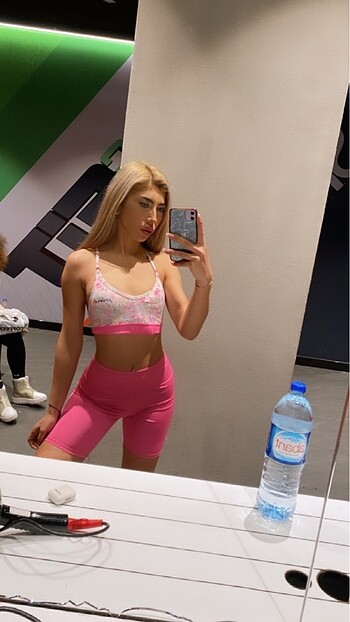 Spor kısa tayt