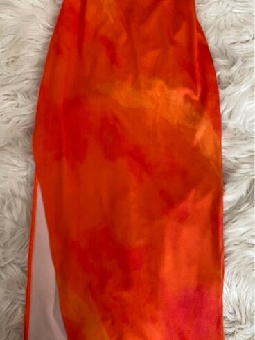 Zara Turuncu tasarım yırtmaçlı elbise