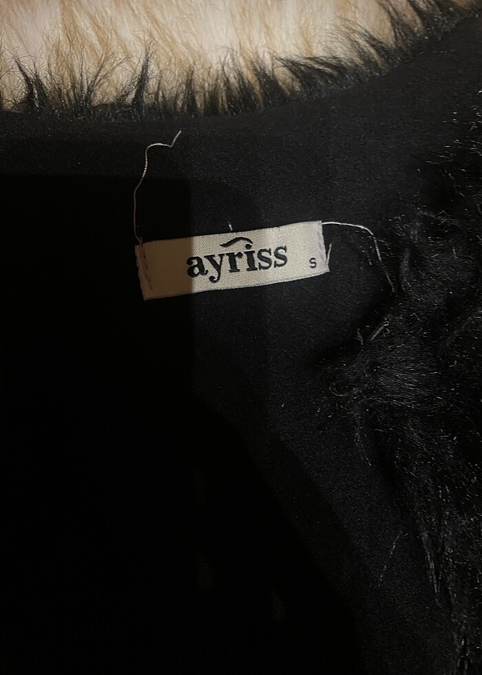 Siyah yakası kürk detaylı uzun yelek - Görsel 2