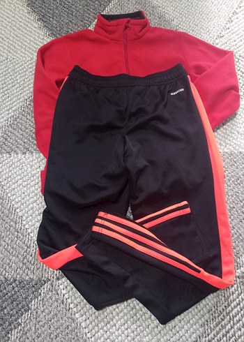 Kırmızı Fermuarlı Sweatshirt ve Siyah Spor Eşofman - Görsel 2