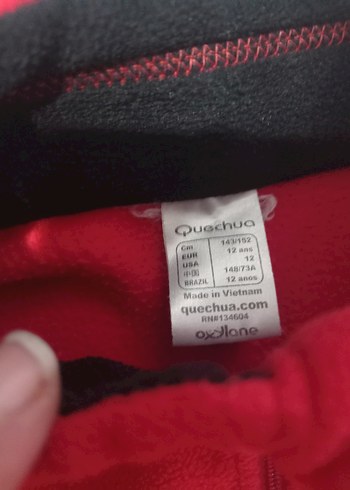 Kırmızı Fermuarlı Sweatshirt ve Siyah Spor Eşofman - Görsel 4