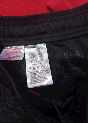 Kırmızı Fermuarlı Sweatshirt ve Siyah Spor Eşofman - Görsel 3