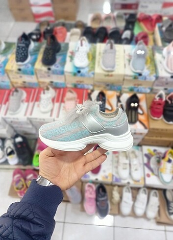 26 Beden Çocuk Spor Ayakkabı