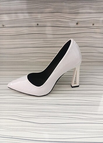 37 Beden beyaz Renk Stiletto ayakkabı 