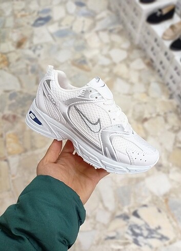 Nike sade beyaz spor ayakkabı 