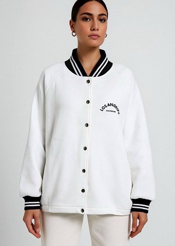 Bershka Beyaz Düğmeli Kadın Bomber Ceket