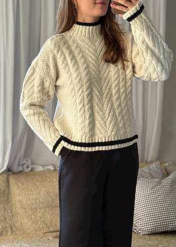 Beyaz Örgü Yaka Detaylı Kadın Kazak - Görsel 2