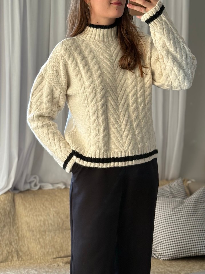 Beyaz Örgü Yaka Detaylı Kadın Kazak - Görsel 2