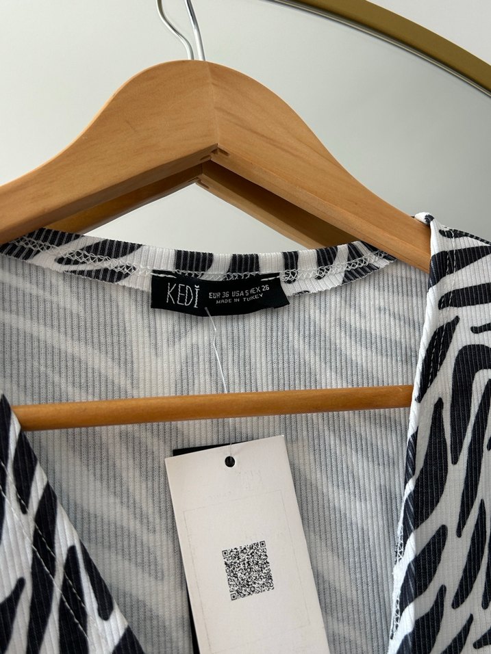 Zebra Desenli V Yaka Kadın Yelek - Görsel 2