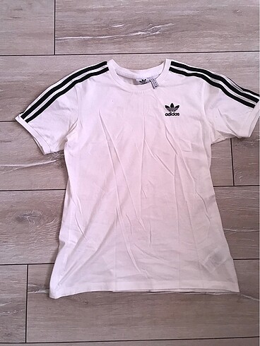 Adidas tişört