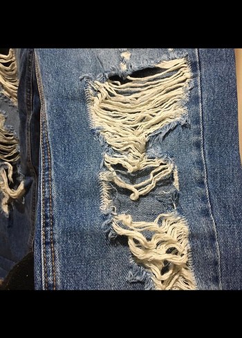 Kadın Açık Mavi Yırtık Bol Kesim Denim Pantolon Mom Jean - Görsel 3