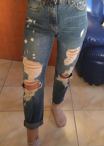 Kadın Açık Mavi Yırtık Bol Kesim Denim Pantolon Mom Jean - Görsel 2