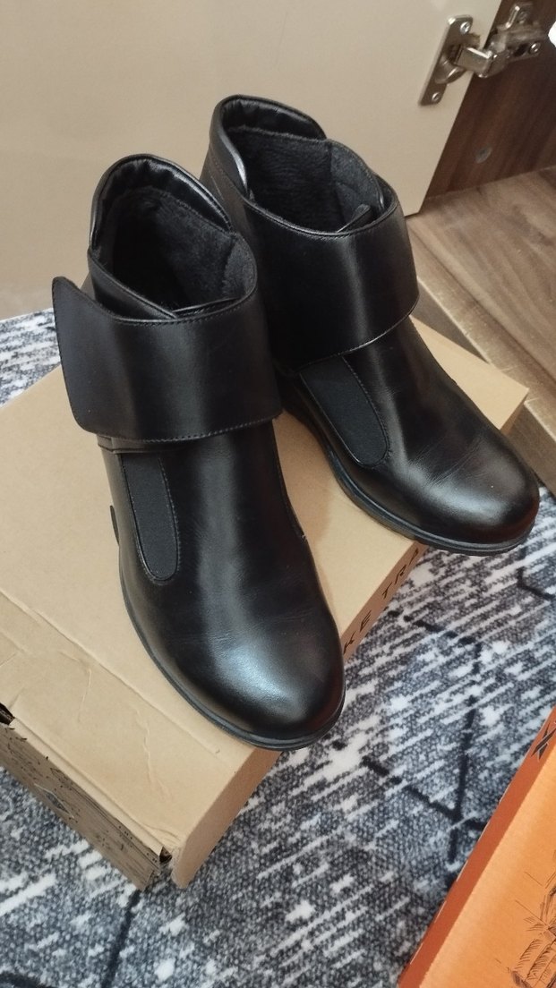 Siyah Deri Tokalı Kadın Bot - Görsel 3